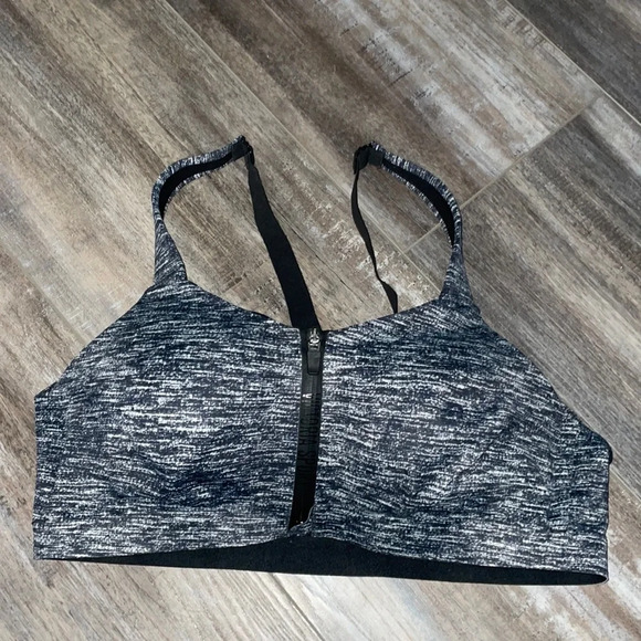 Victoria’s Secret VSX sport incredible knock out ultra max sports bra - Picture 1 of 5